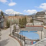One Bedroom Cozy Lofted Getaway - Wolf Lodge Hosted By Mtvr