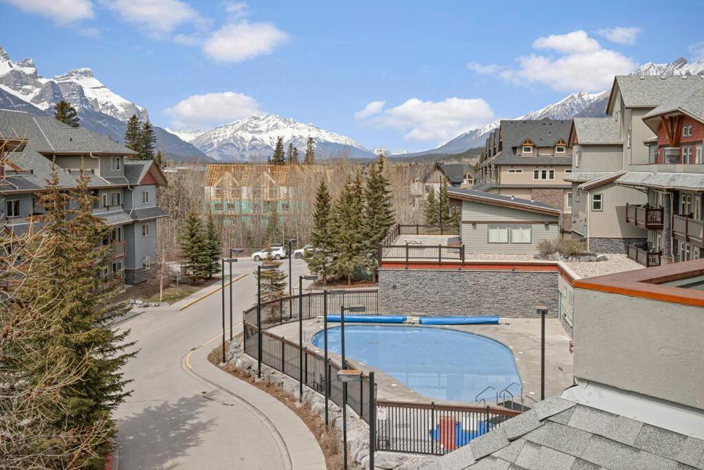One Bedroom Cozy Lofted Getaway - Wolf Hosted By Mtvr Apartment Canmore