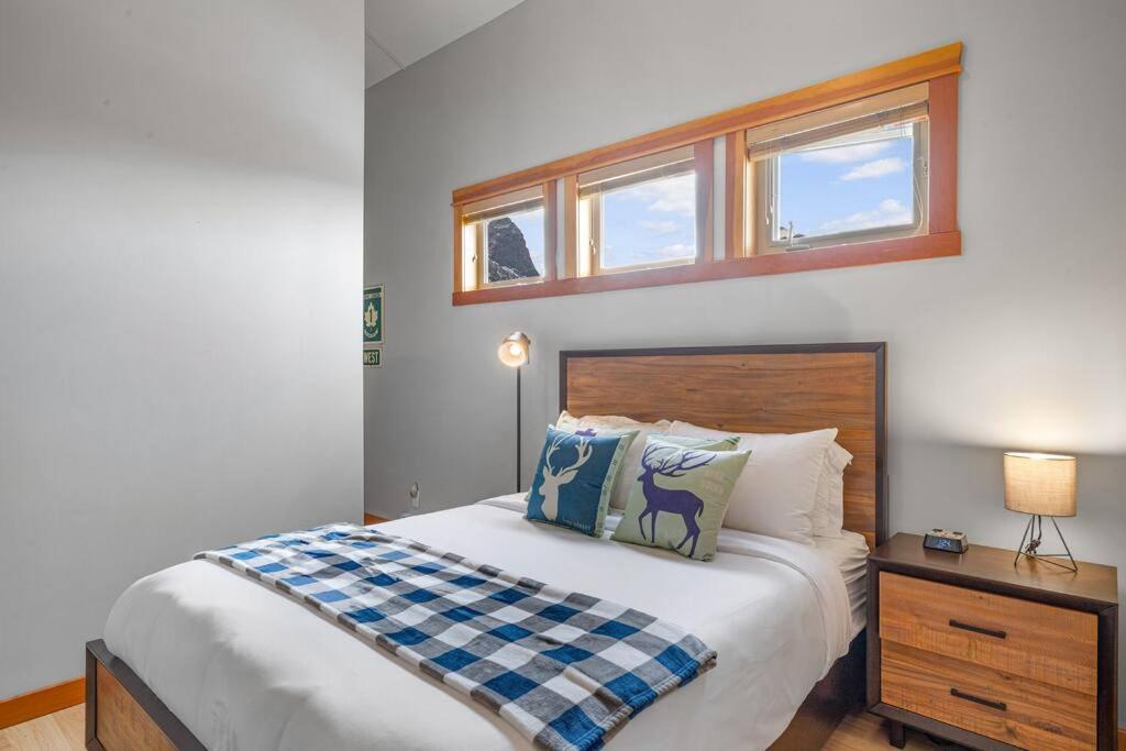 One Bedroom Cozy Lofted Getaway - Wolf Hosted By Mtvr Canmore