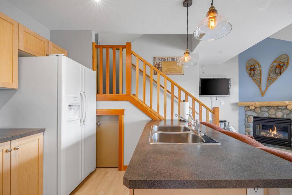Apartment One Bedroom Cozy Lofted Getaway - Wolf Hosted By Mtvr Canmore