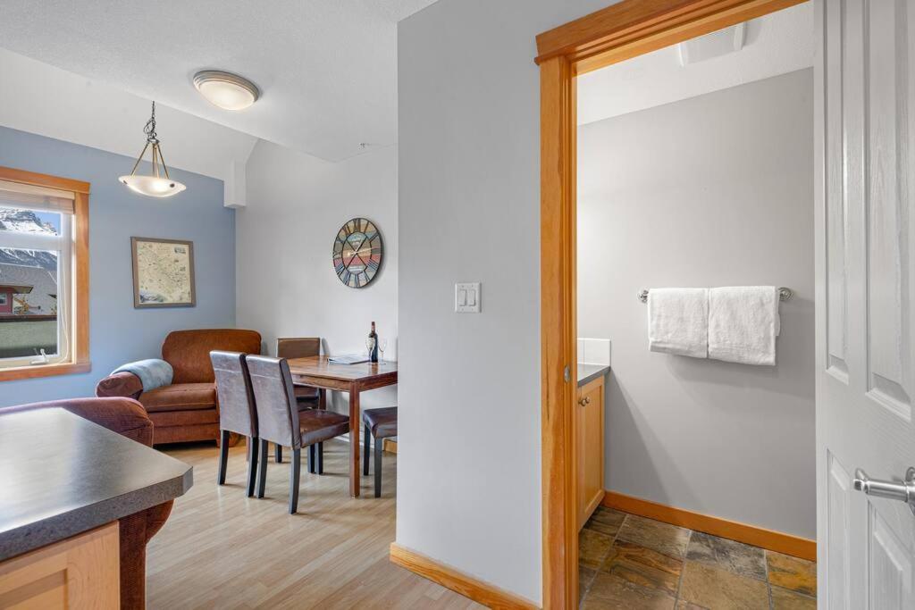 One Bedroom Cozy Lofted Getaway - Wolf Hosted By Mtvr Apartment Canmore
